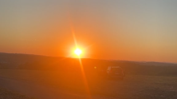 Abendlicher Sonnenuntergang vom Ebbstein bei Kämpfelbach, einen Tag vor der Sonnenfinsternis am 12. August 2026